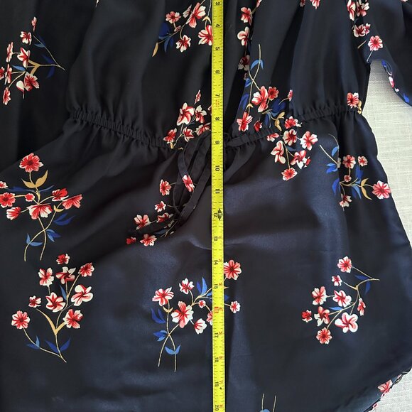 Of the shoulder dark floral stretch waist blouse size medium girly flowy - Picture 4 of 7